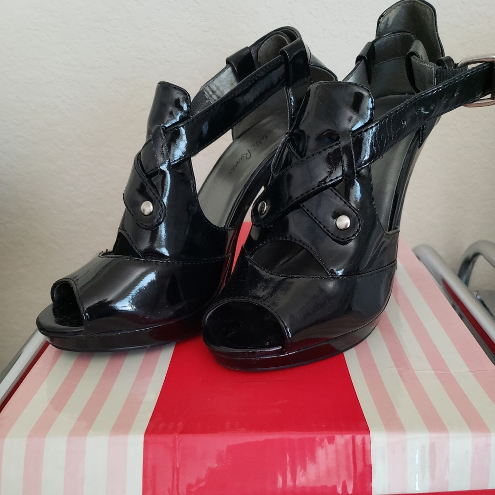 Retro patent peep toe heel